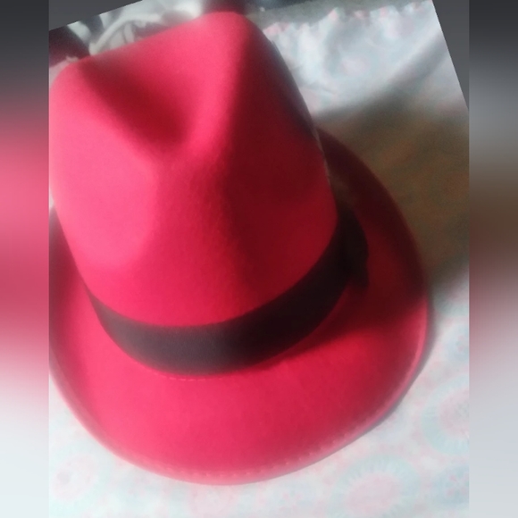 Fedora - Picture 2 of 2